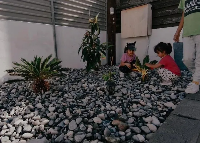 Semesterbostad Light Garden